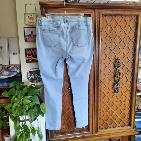 Isabel Maternity by Ingrid & Isabel™ Under Belly Skinny Maternity Jeans - Sz 12 - Picture 9 of 16